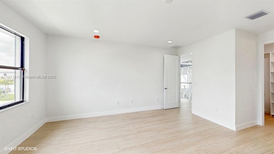 LOTUS PALM - Residential Lease