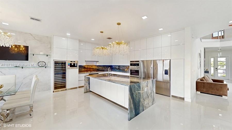 LOTUS PALM - Residential Lease