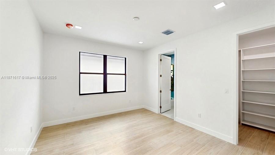 LOTUS PALM - Residential Lease