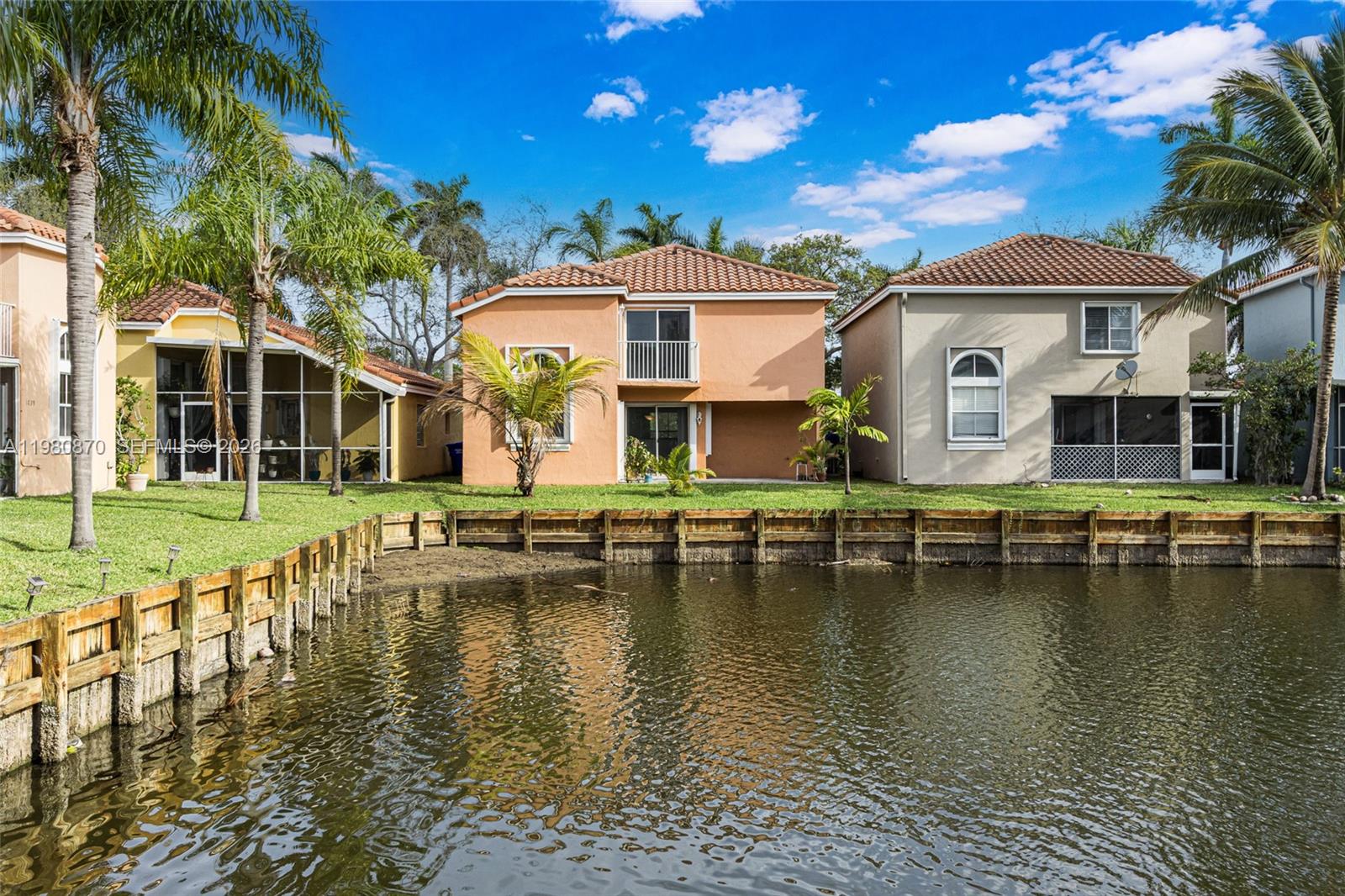 1550 N Trafalgar Cir