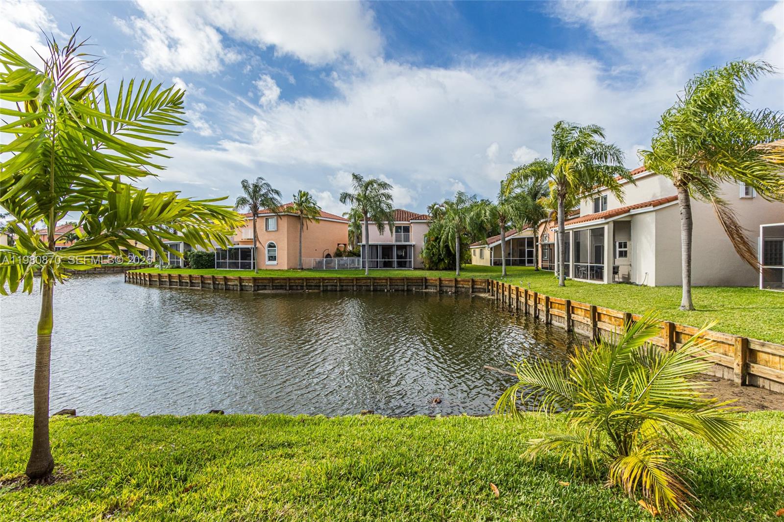 1550 N Trafalgar Cir