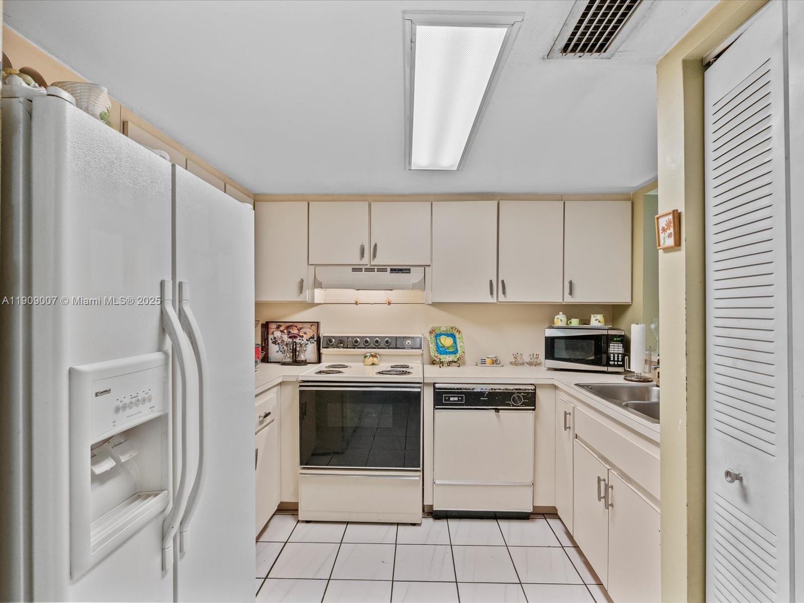 LES CHATEAUX AT INT GARDE - Residential