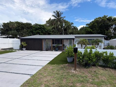 Photo of 310 NE 12th Ave, Pompano Beach, FL 33060 (MLS # A11888717)