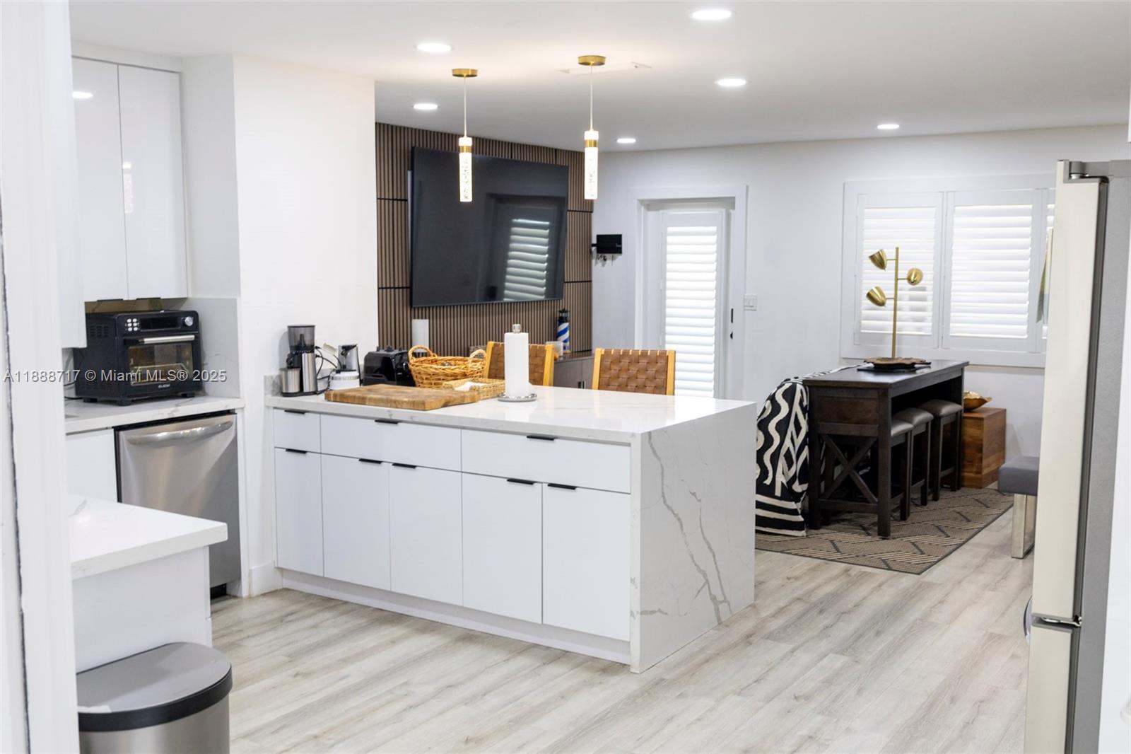 PINECREST ACRES-RESUB OF - Residential