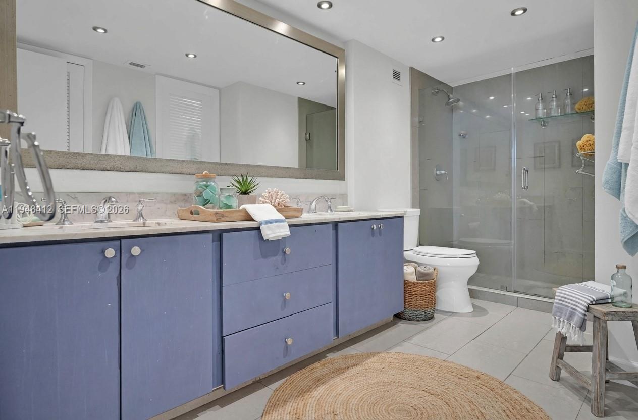 TOWERS OF KEY BISCAYNE CO - Residential