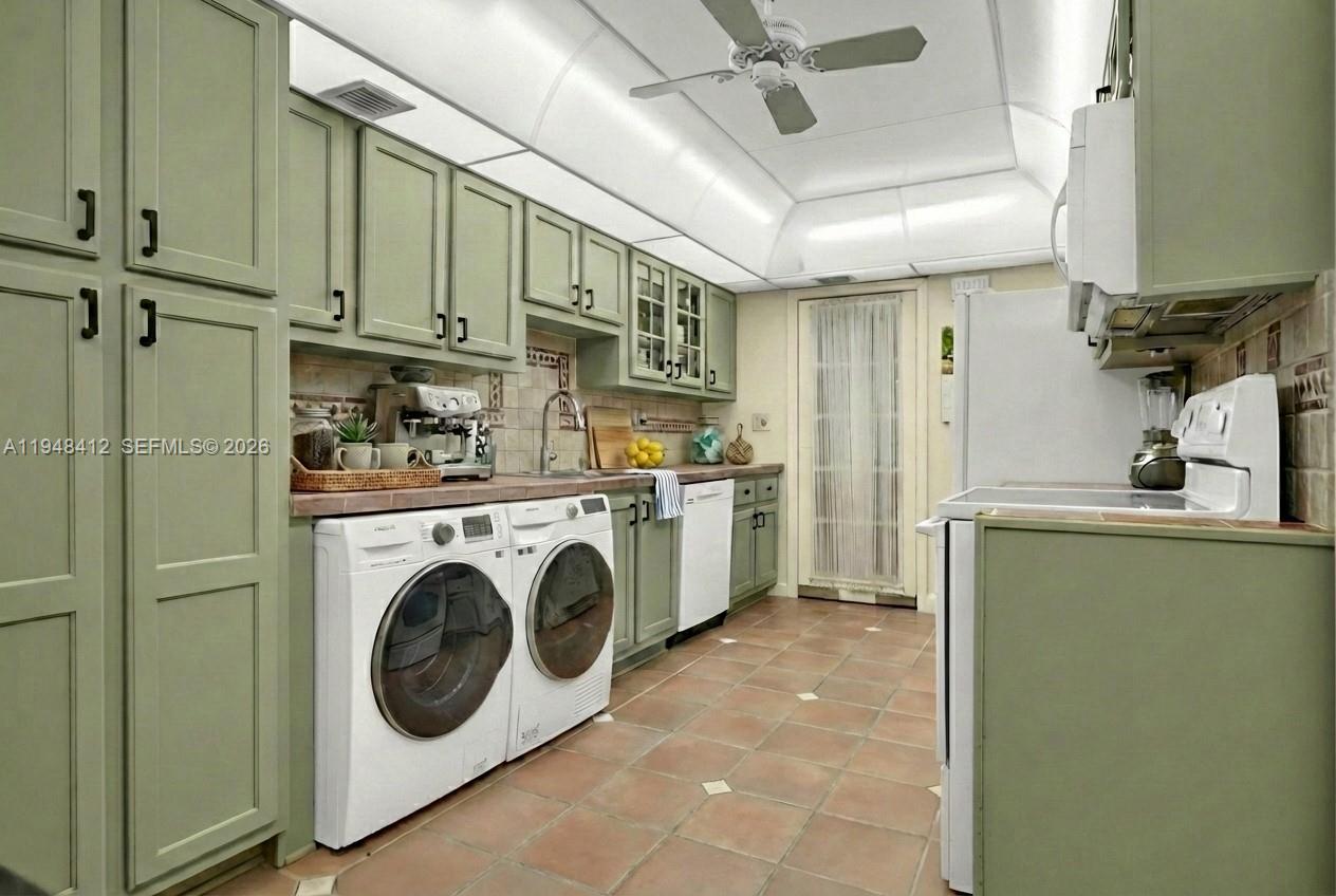 TOWERS OF KEY BISCAYNE CO - Residential