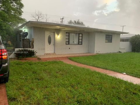 Photo of 121 NW 188th St, Miami Gardens, FL 33169 (MLS # A11864868) Photo of 121 NW 188th St, Miami Gardens, FL 33169 (MLS # A11864868)