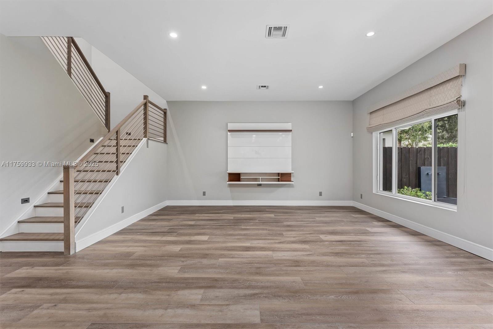 HILLSBORO ISLES - Residential Income