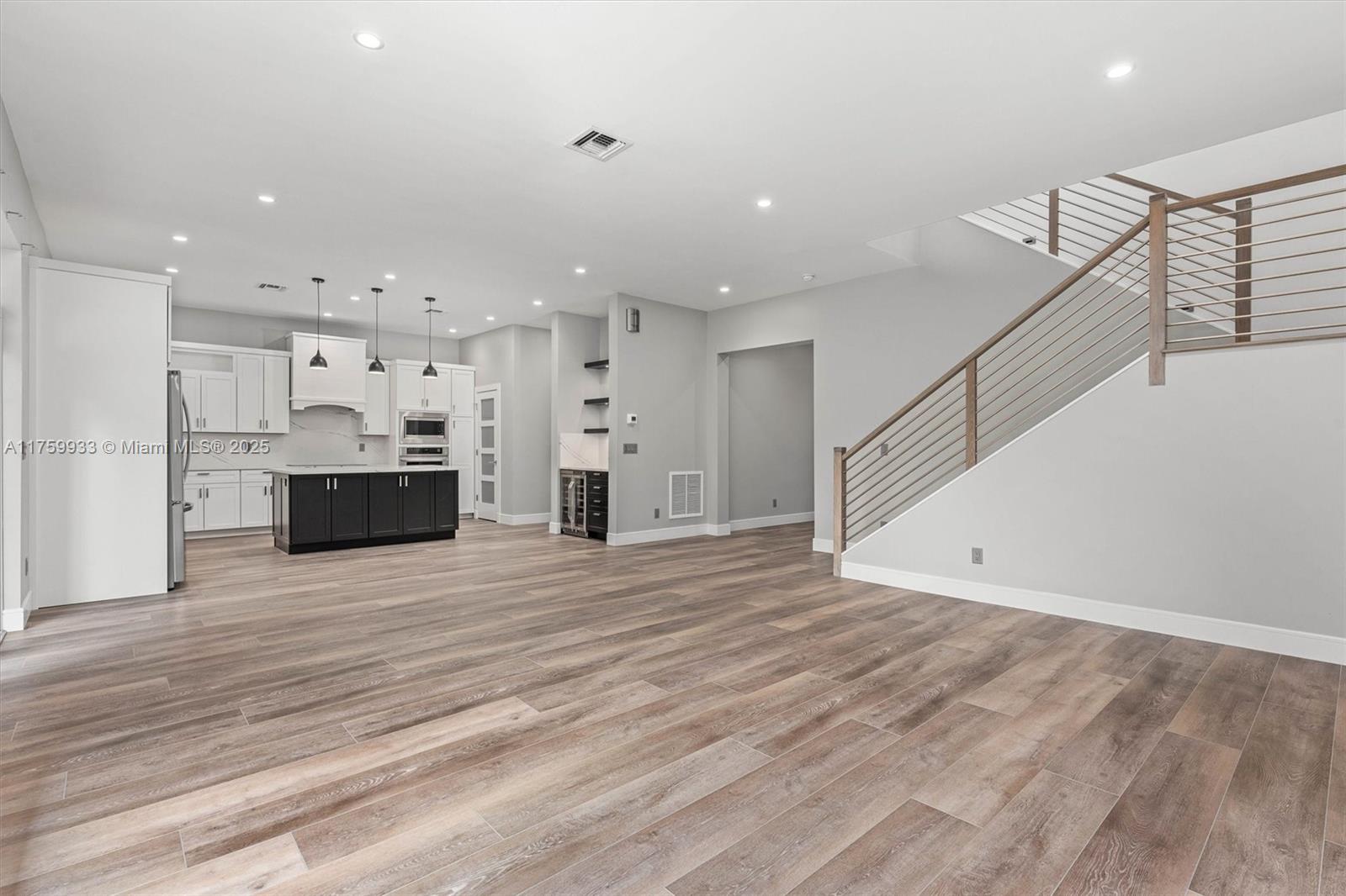 HILLSBORO ISLES - Residential Income