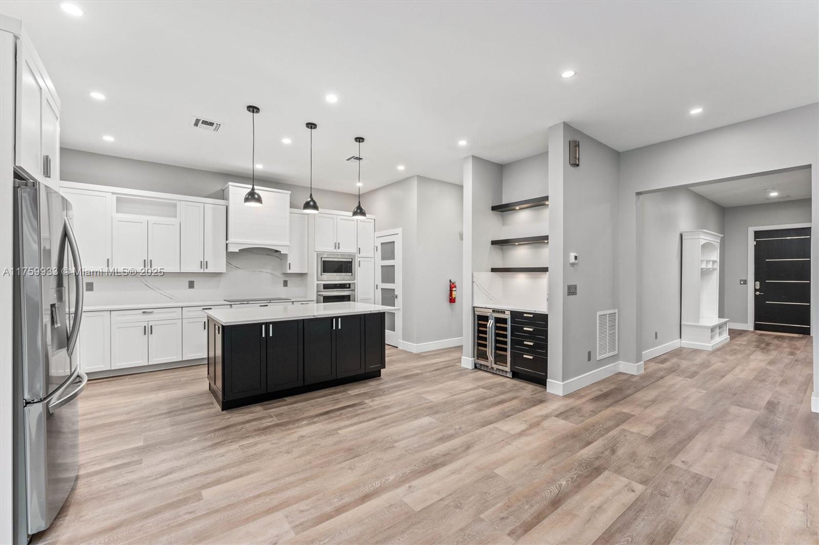 HILLSBORO ISLES - Residential Income