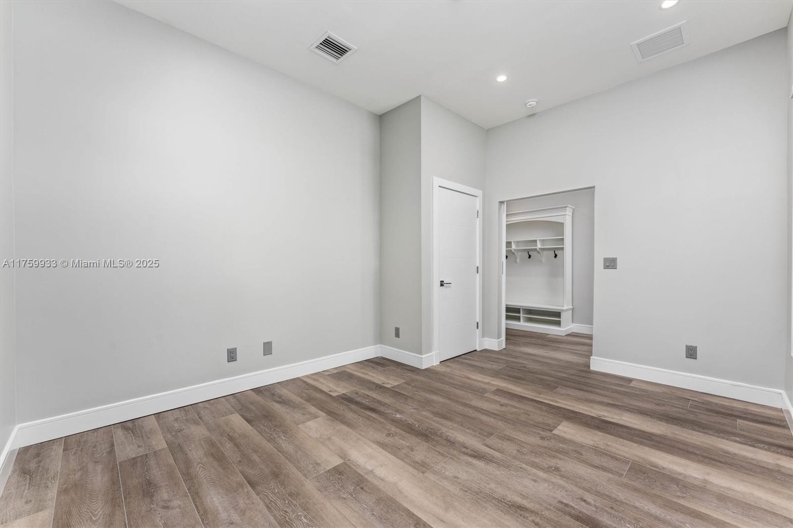 HILLSBORO ISLES - Residential Income