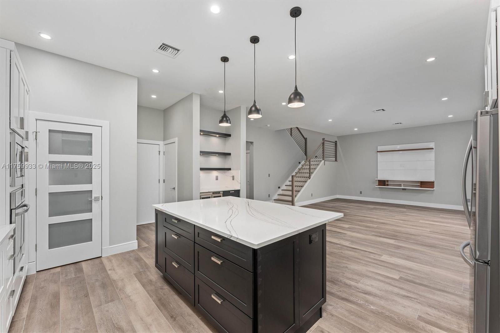 HILLSBORO ISLES - Residential Income