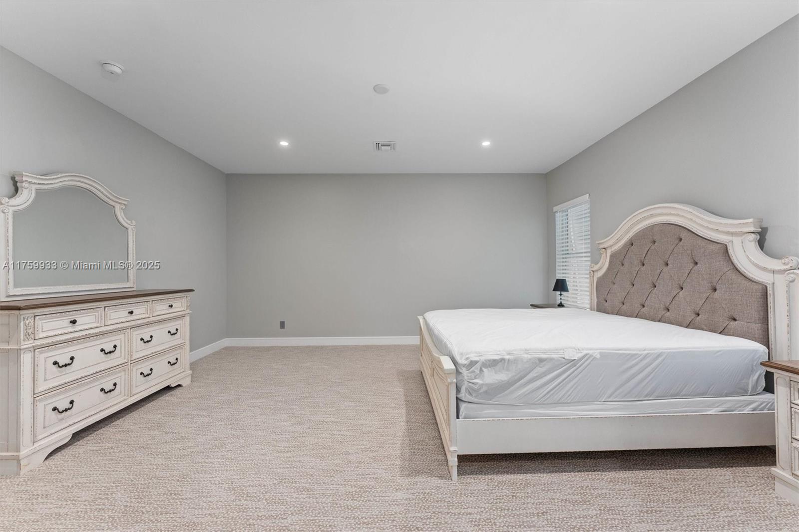HILLSBORO ISLES - Residential Income
