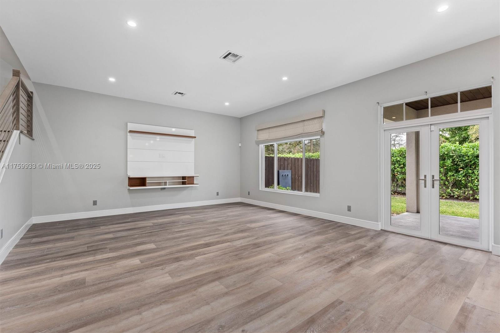 HILLSBORO ISLES - Residential Income