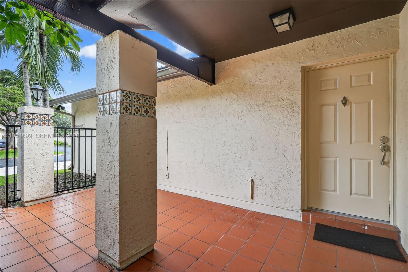 VALENCIA TOWNHOMES - Residential