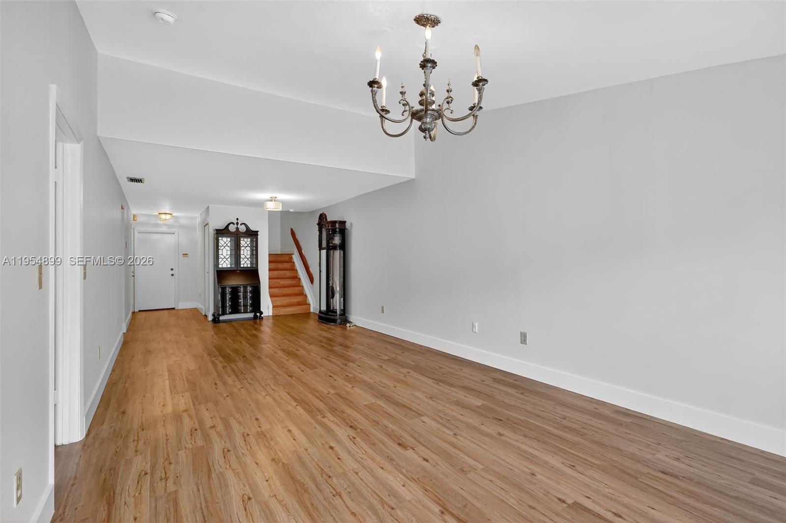 VALENCIA TOWNHOMES - Residential