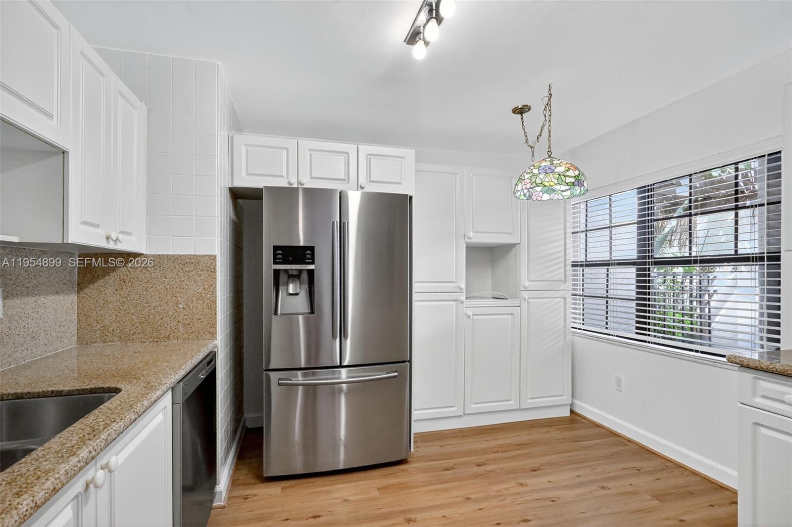 VALENCIA TOWNHOMES - Residential