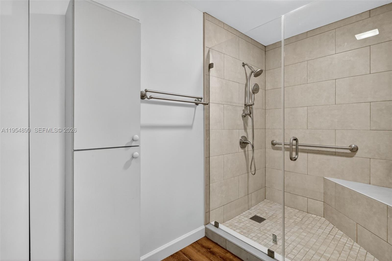 VALENCIA TOWNHOMES - Residential