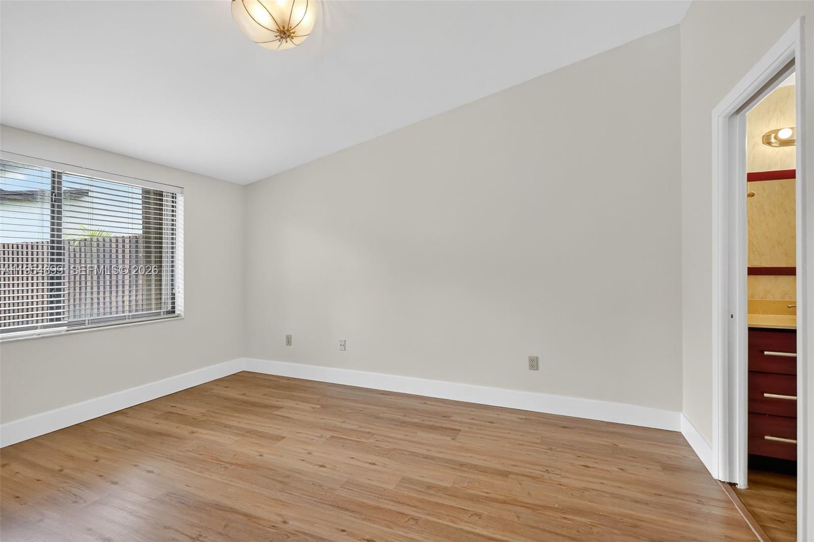 VALENCIA TOWNHOMES - Residential