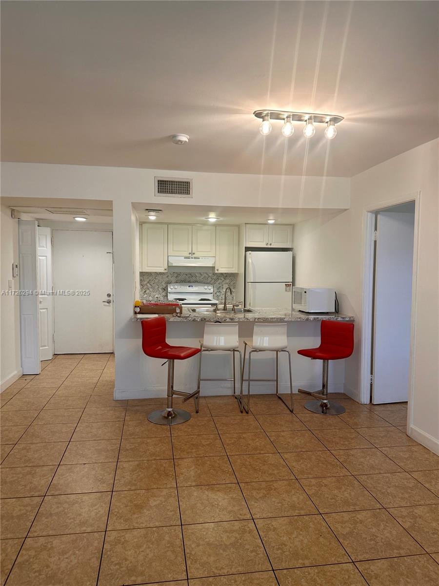 Rental Property at 8120 Geneva Ct 155, Doral, Miami-Dade County, Florida - Bedrooms: 2 
Bathrooms: 2  - $2,350 MO.