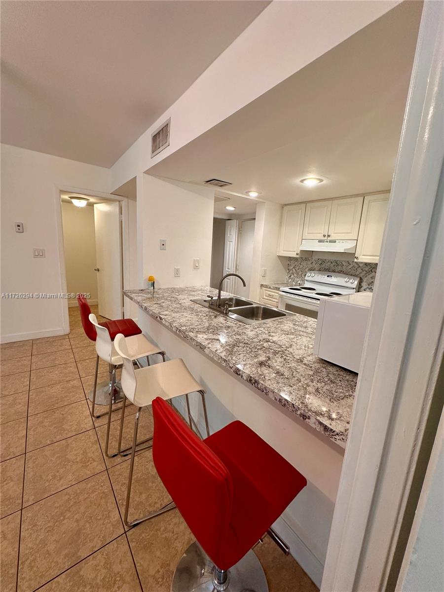 8120 Geneva Ct 155, Doral, Miami-Dade County, Florida - 2 Bedrooms  
2 Bathrooms - 