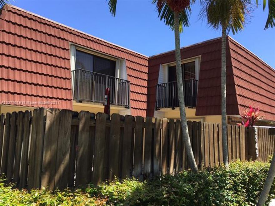 LIKE NEW UNIT, NEW WOOD FLOORING FIRST FLOOR AND  NEW CARPETING UPSTAIRS. LAUNDRY AND STORAGE AREA DOWN STAIRS. FENCED PATIO GREAT FOR OUTDOOR LIVING . BIKE AND OUTSIDE STORAGE. PETS ALLOWED .  CENTRAL LOCATION. WALK OR RIDE TO CENTRAL PARK.