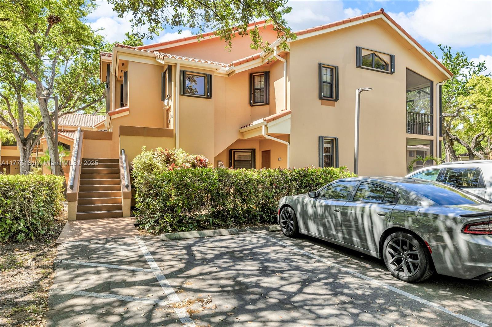 15533 N Miami Lakeway N 106