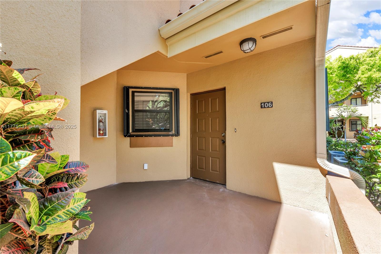 15533 N Miami Lakeway N 106