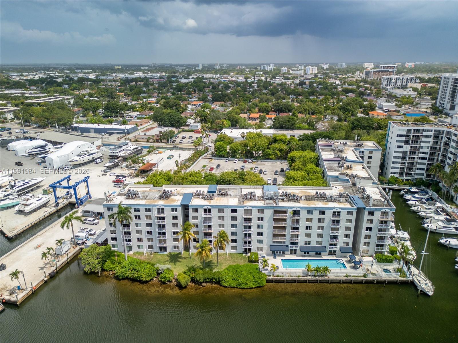 SERENITY ON THE RIVER CON - Residential