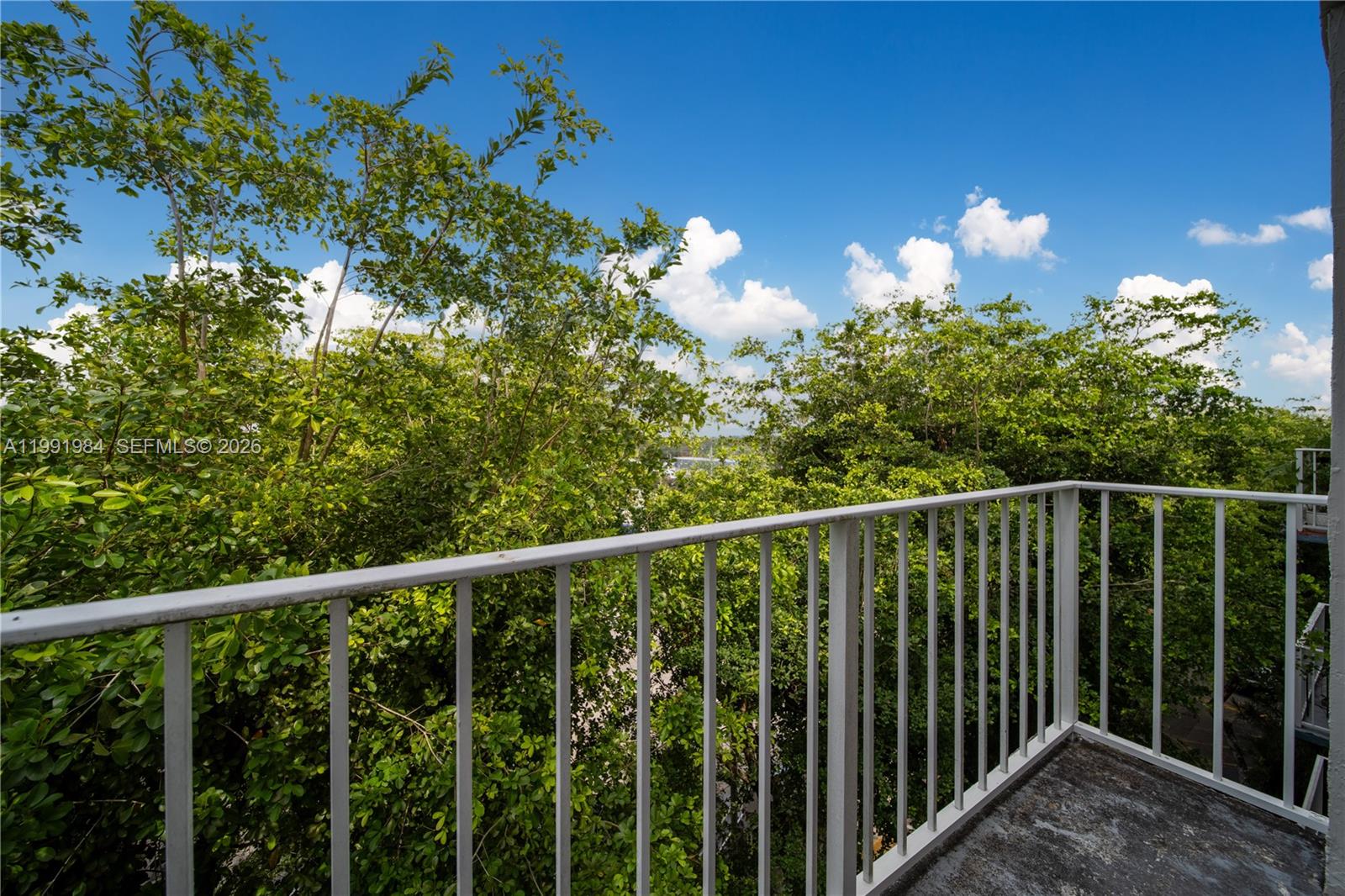 SERENITY ON THE RIVER CON - Residential