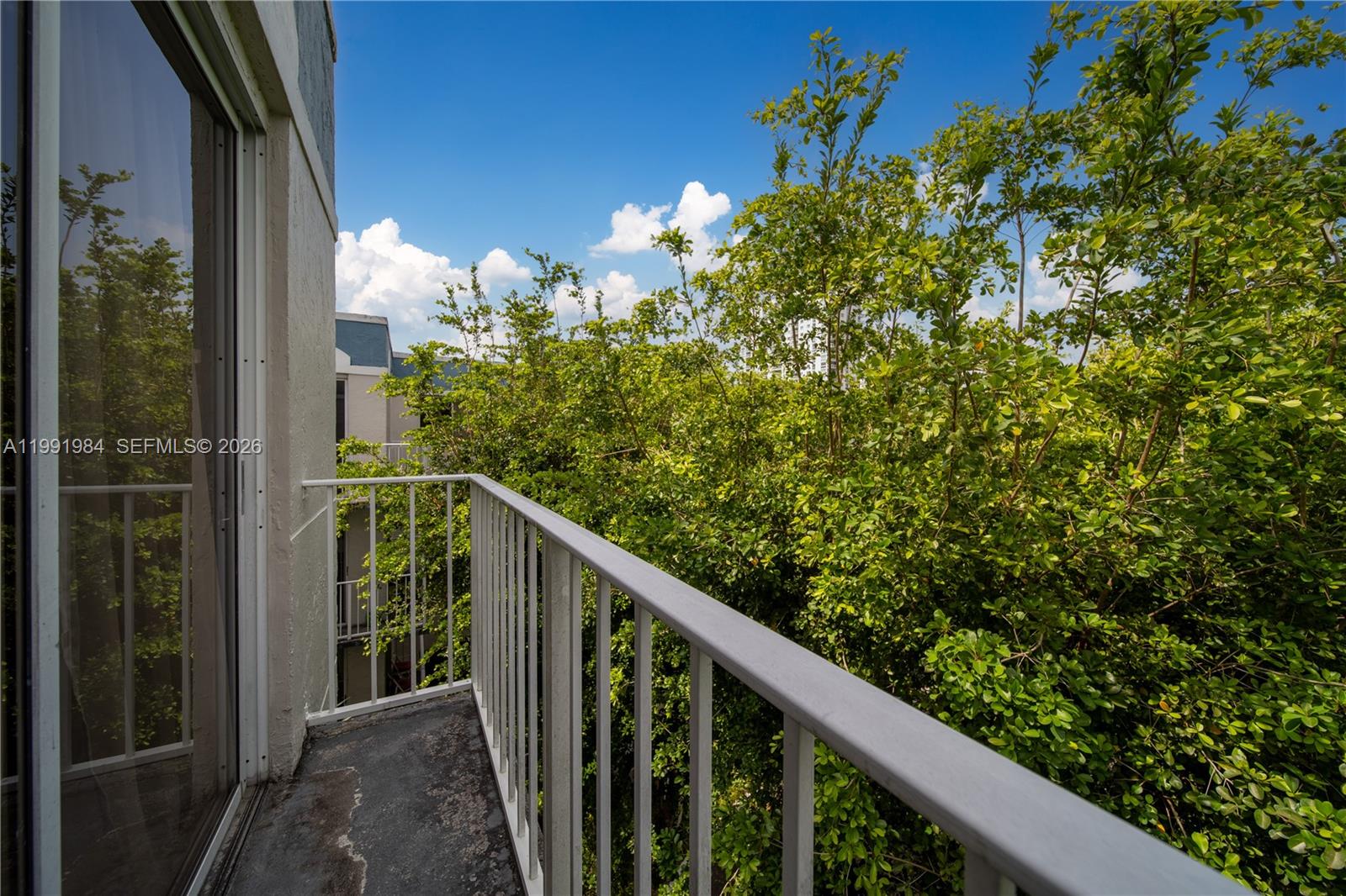 SERENITY ON THE RIVER CON - Residential