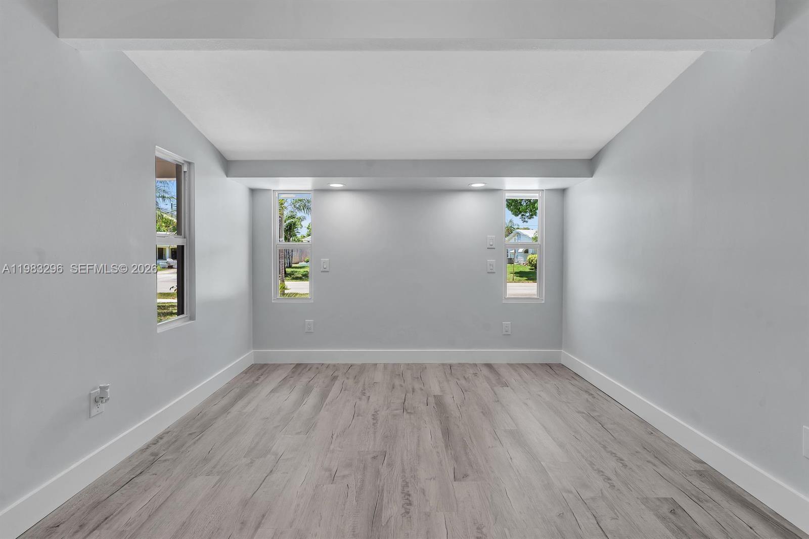 CRESTHAVEN NO 11 - Residential Lease