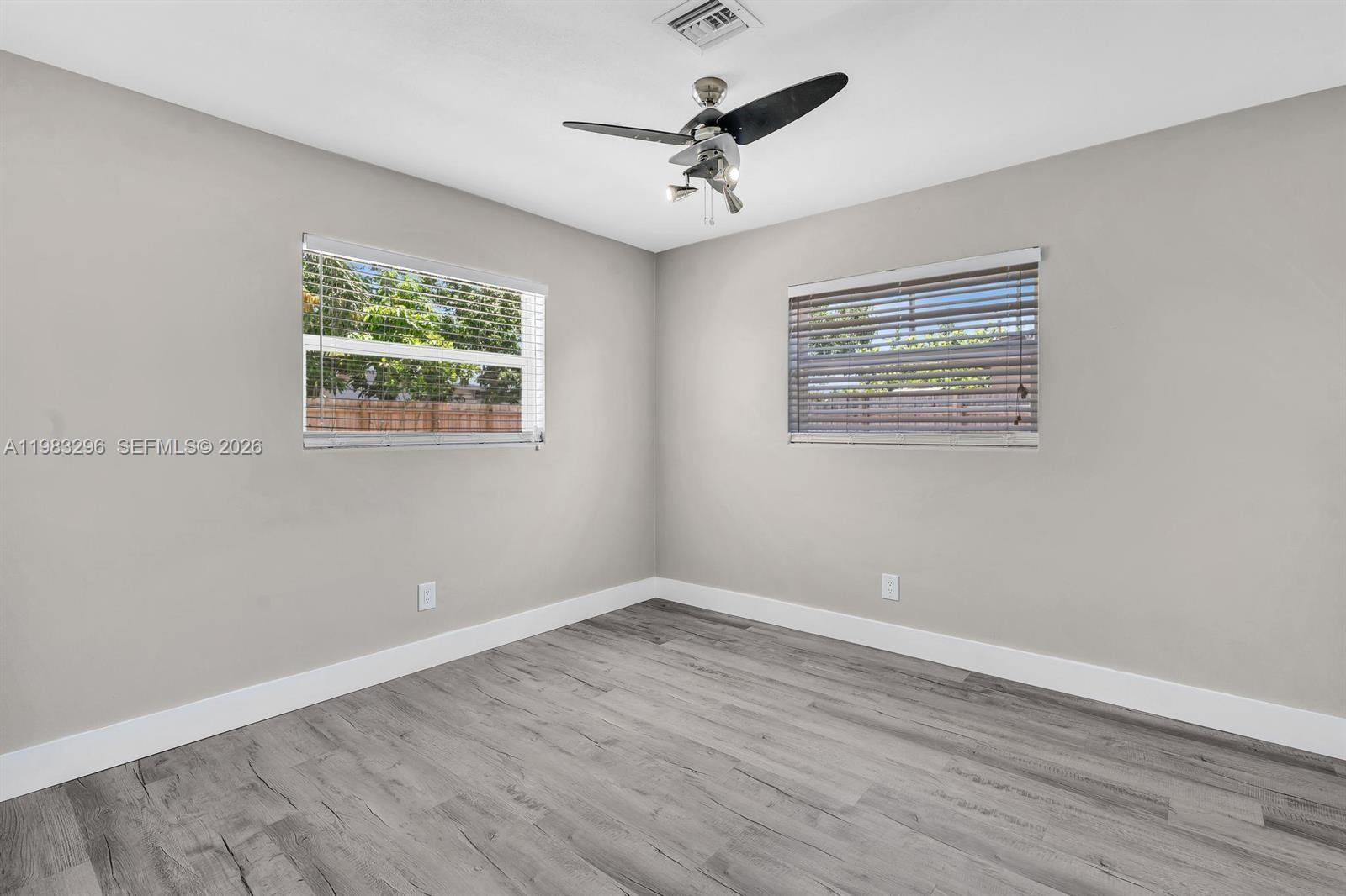 CRESTHAVEN NO 11 - Residential Lease