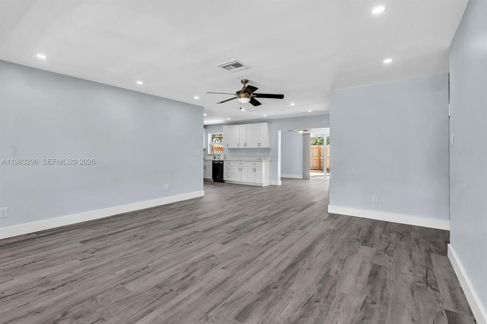 CRESTHAVEN NO 11 - Residential Lease