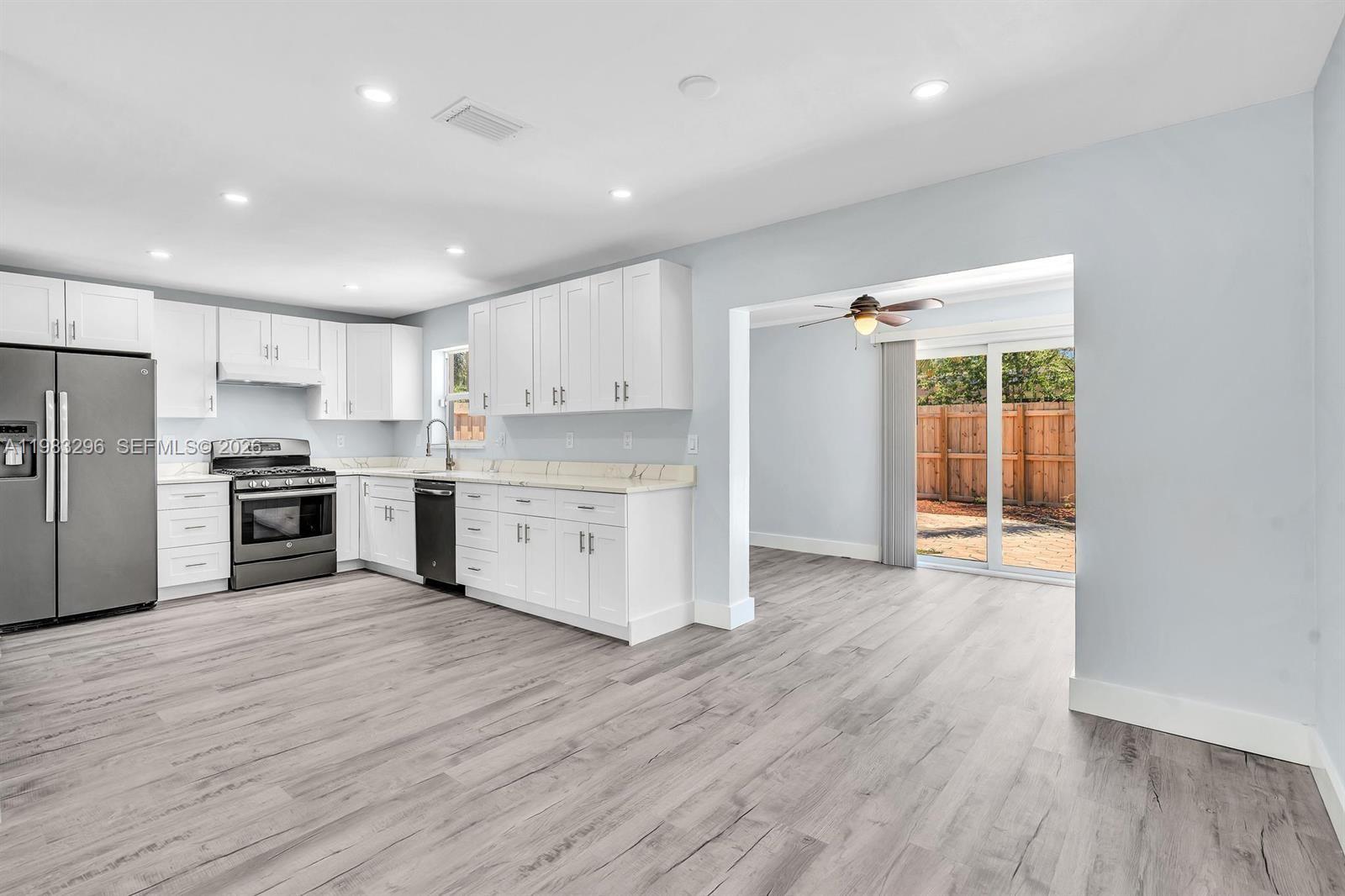 CRESTHAVEN NO 11 - Residential Lease