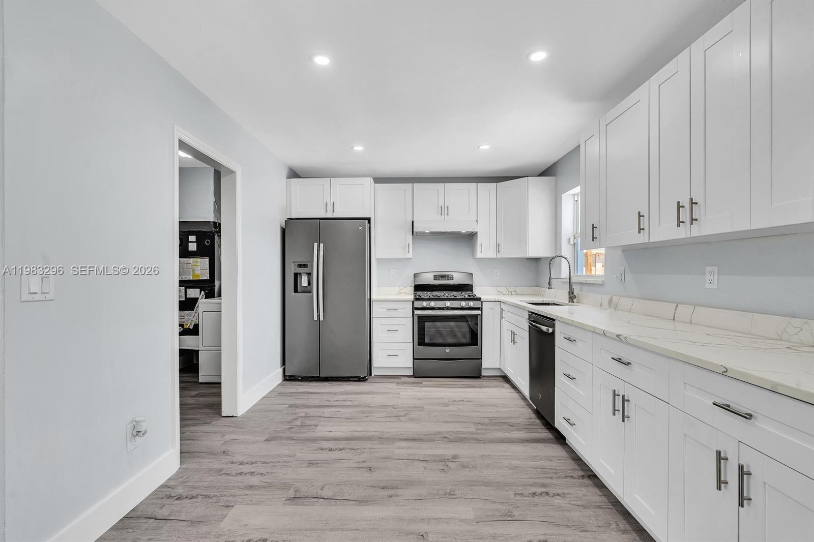 CRESTHAVEN NO 11 - Residential Lease