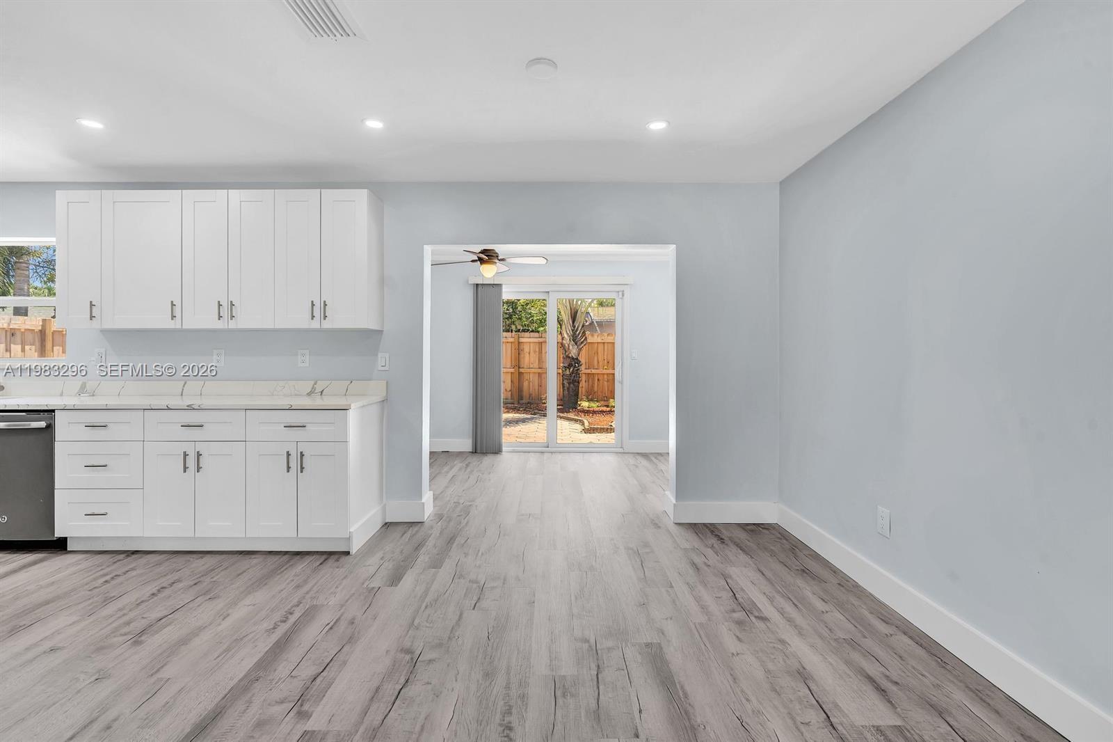 CRESTHAVEN NO 11 - Residential Lease