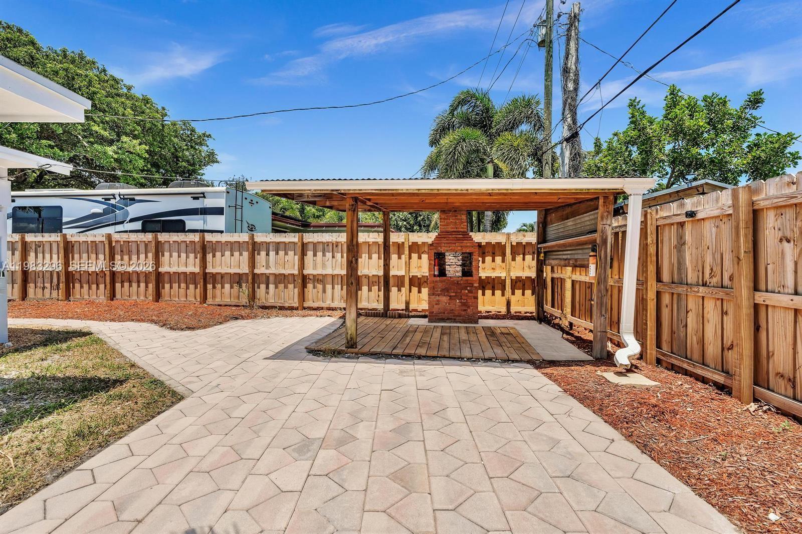 CRESTHAVEN NO 11 - Residential Lease