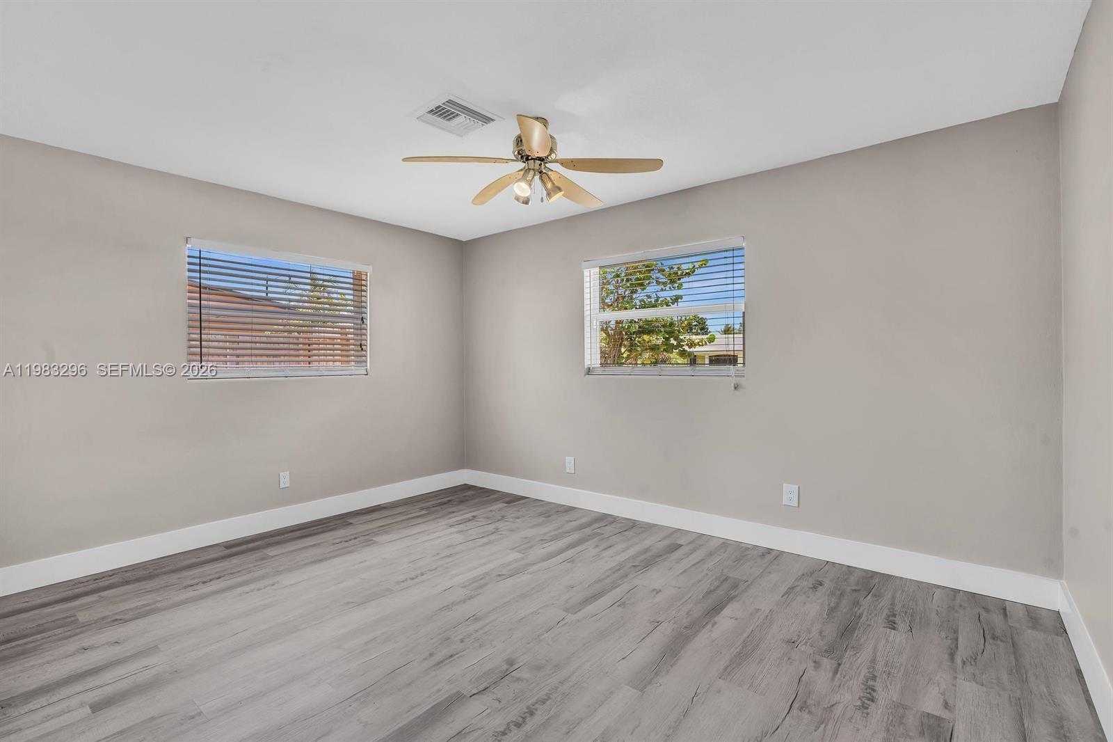 CRESTHAVEN NO 11 - Residential Lease