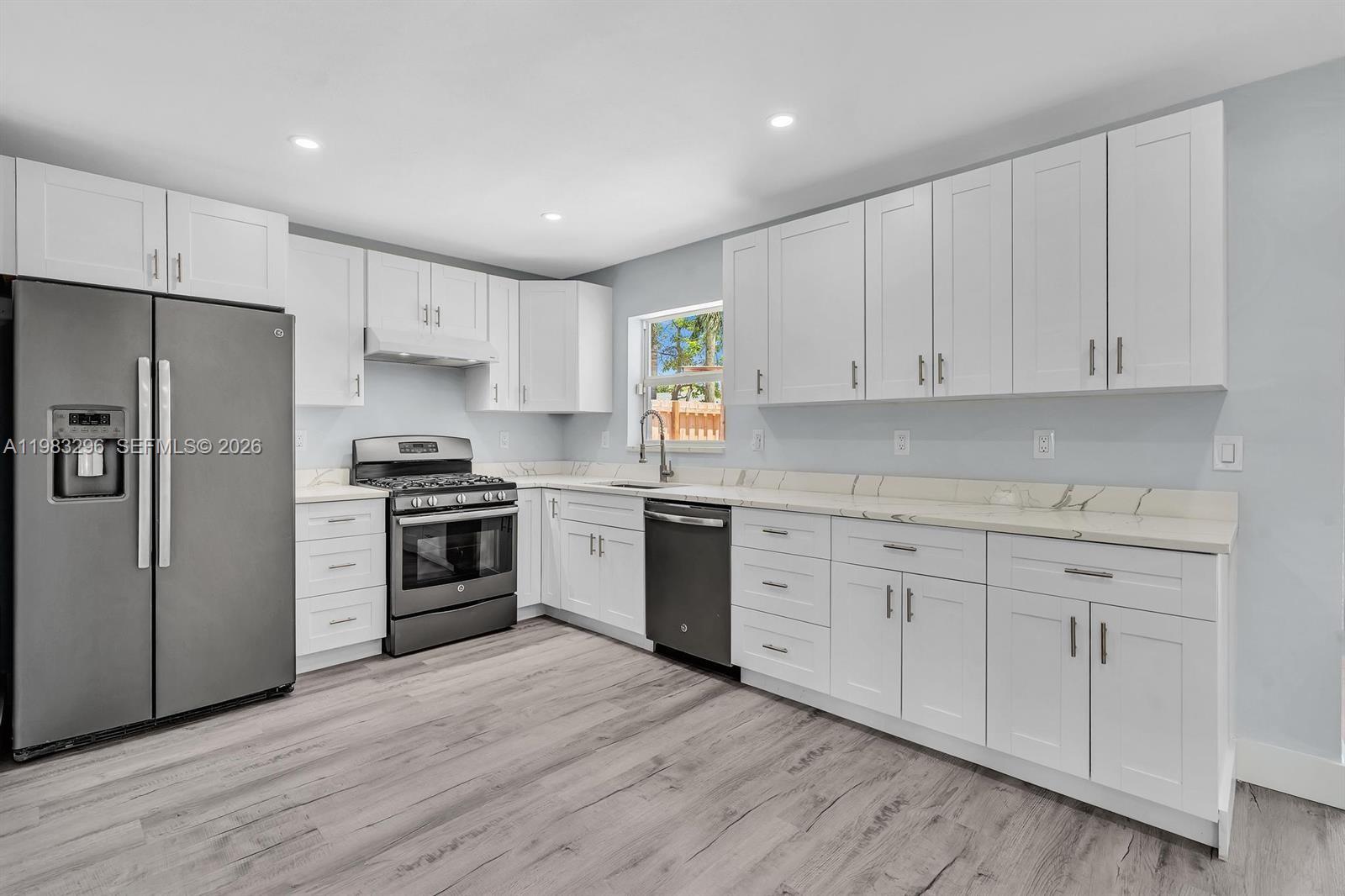 CRESTHAVEN NO 11 - Residential Lease