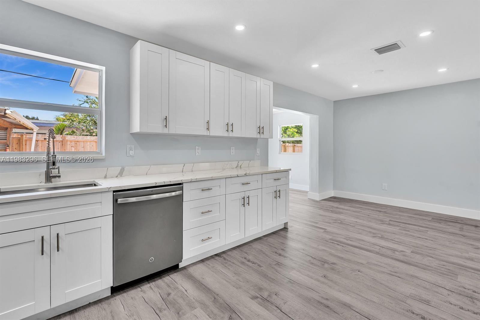 CRESTHAVEN NO 11 - Residential Lease