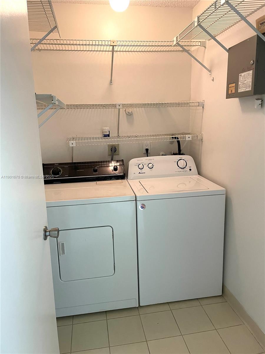 OAK LAKES - Residential