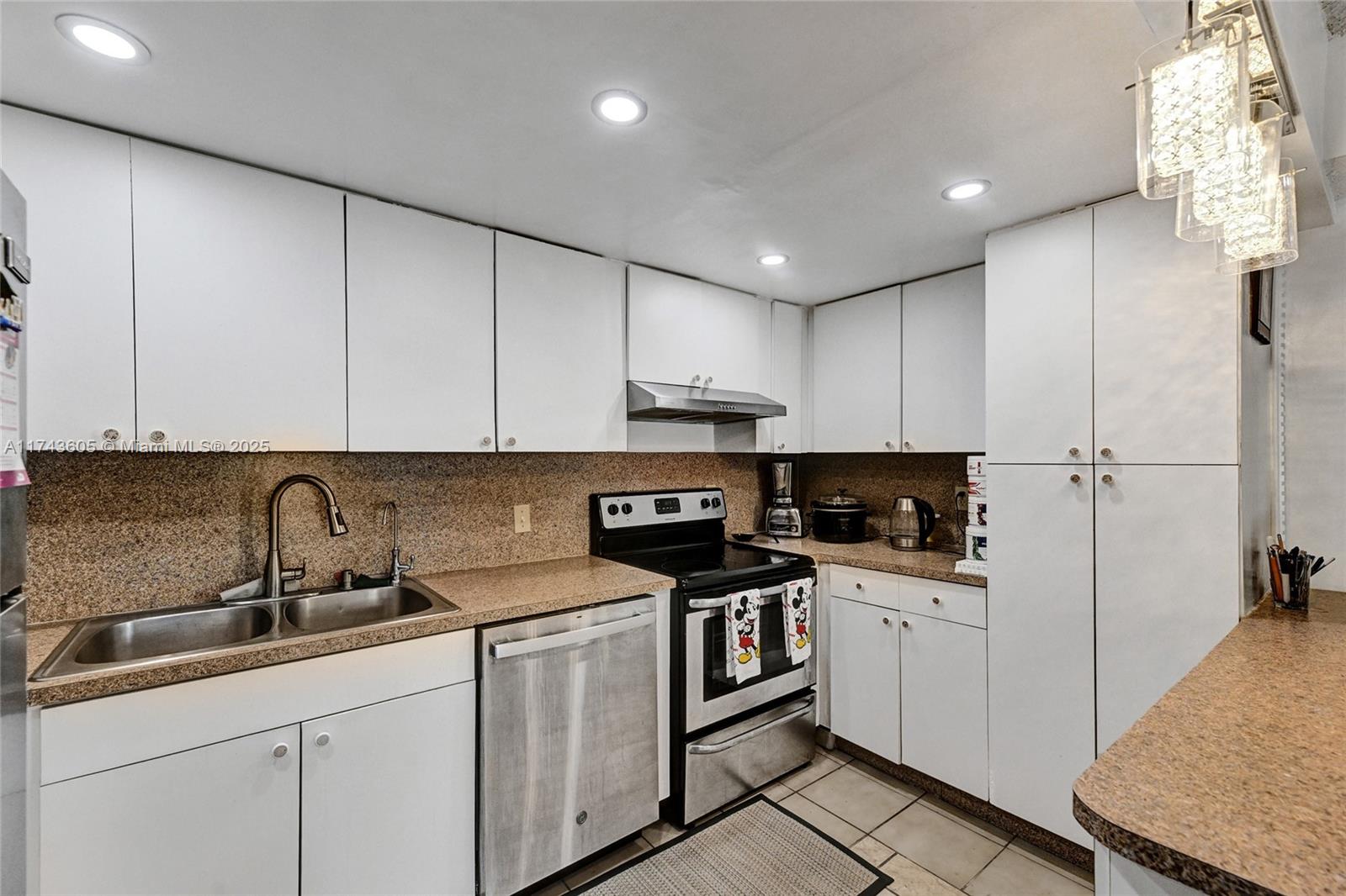 SUNCREST TOWNHOUSE CONDO - Residential