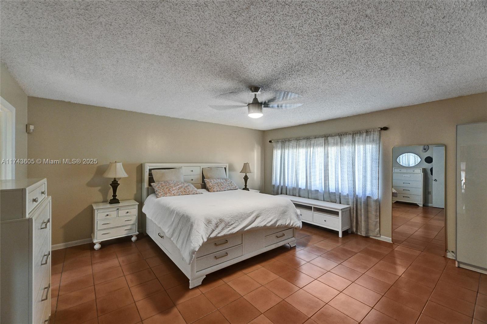 SUNCREST TOWNHOUSE CONDO - Residential