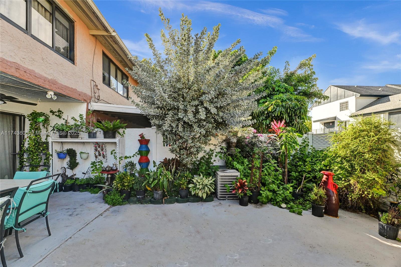 SUNCREST TOWNHOUSE CONDO - Residential