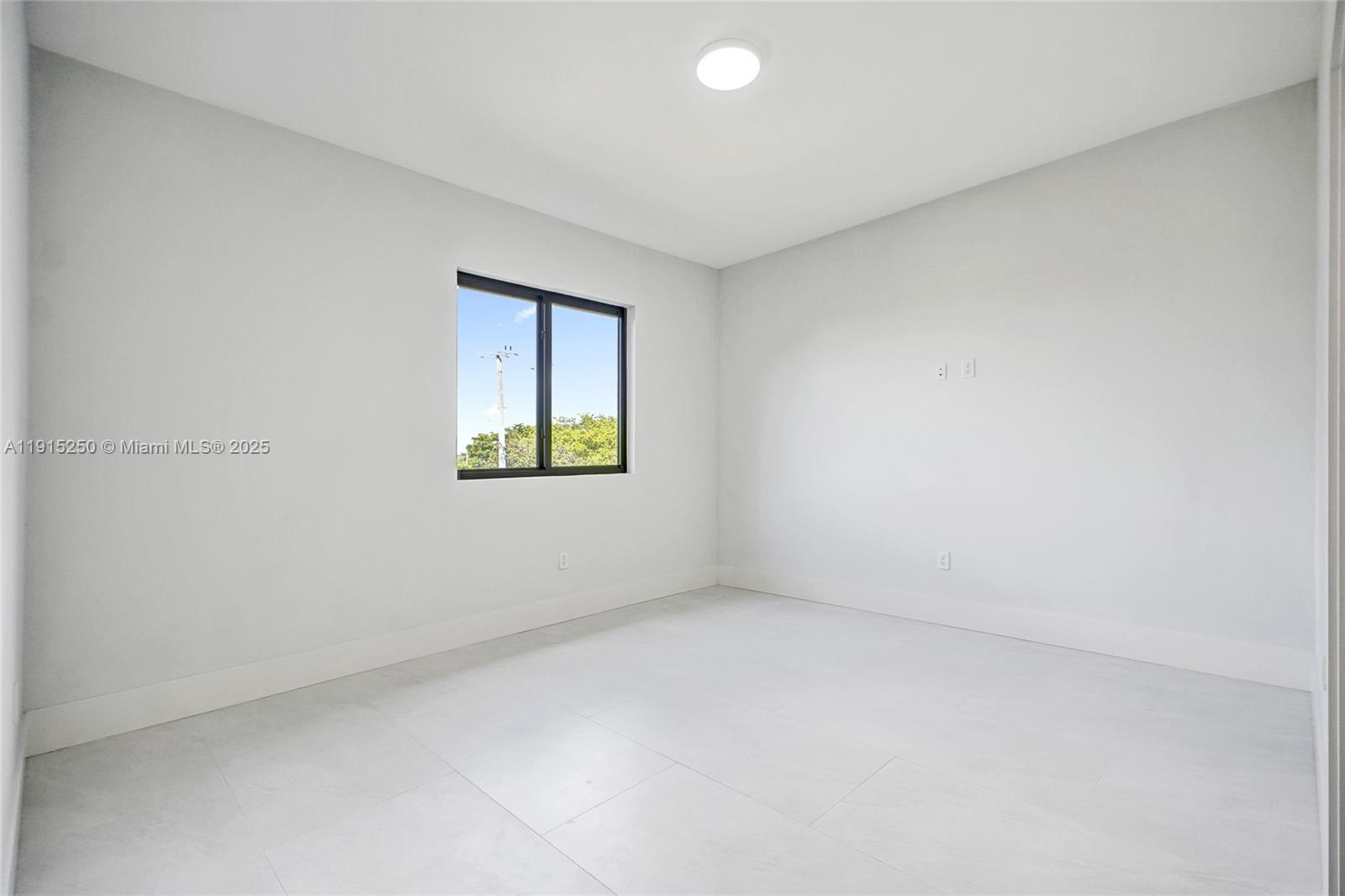 LA PALOMA - Residential Lease