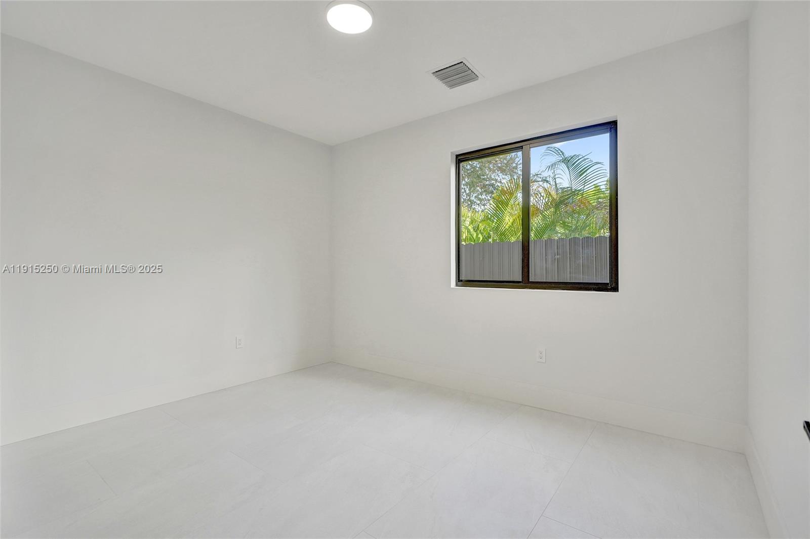 LA PALOMA - Residential Lease