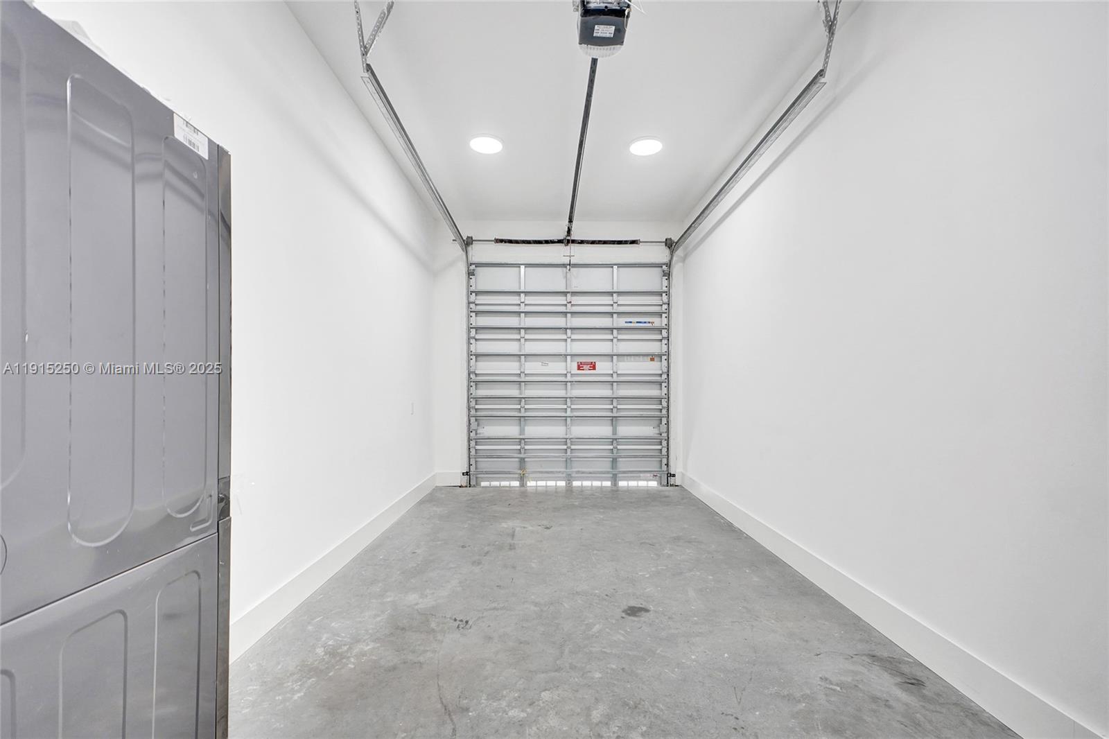 LA PALOMA - Residential Lease