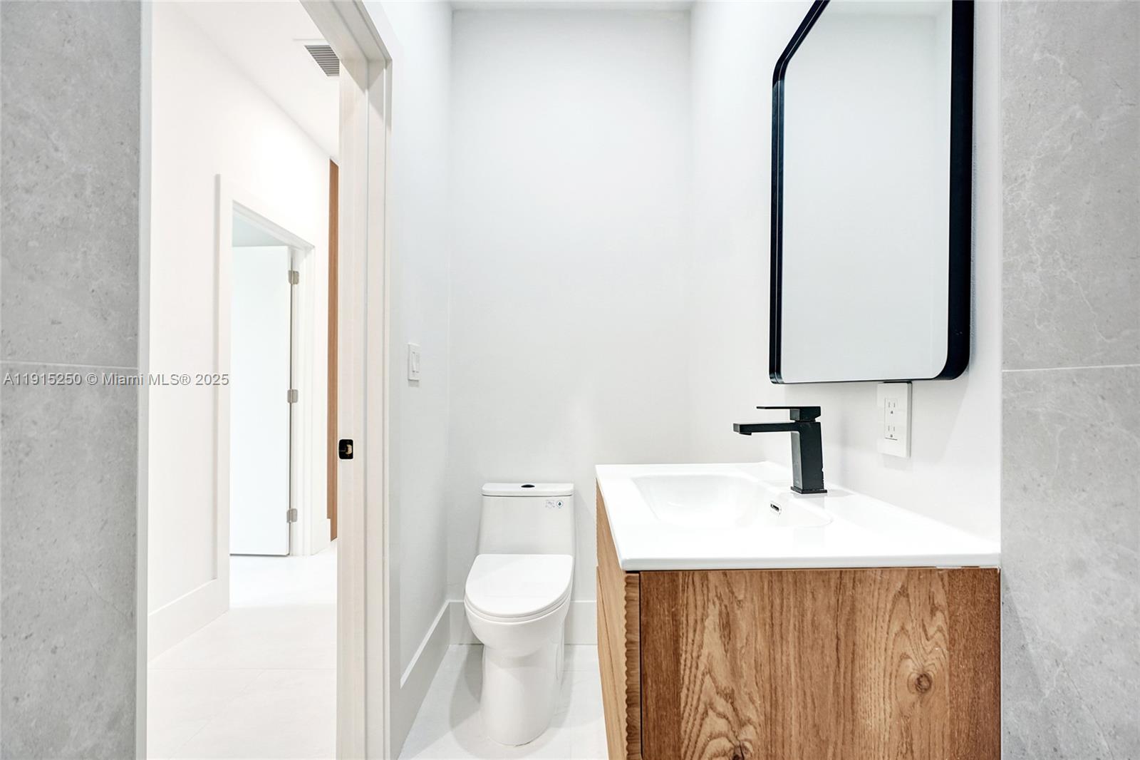 LA PALOMA - Residential Lease