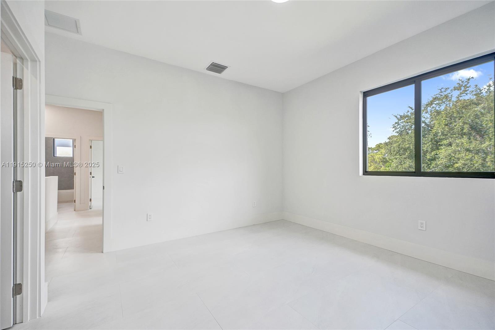 LA PALOMA - Residential Lease